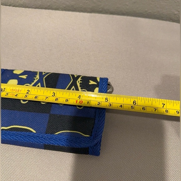 Gap trifold wallet all over graphics contrast lining skull and cross bone design - Picture 2 of 15
